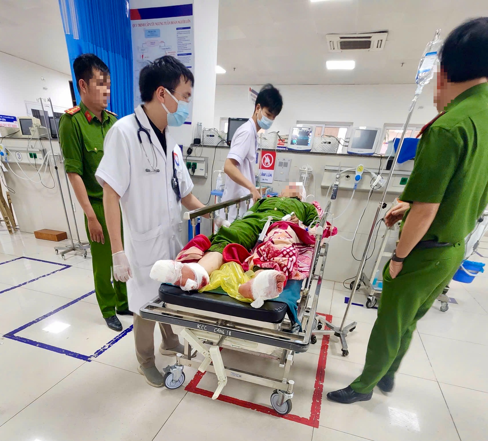 Lời khai của kẻ xông vào trụ sở chém đứt chân cán bộ công an- Ảnh 2.