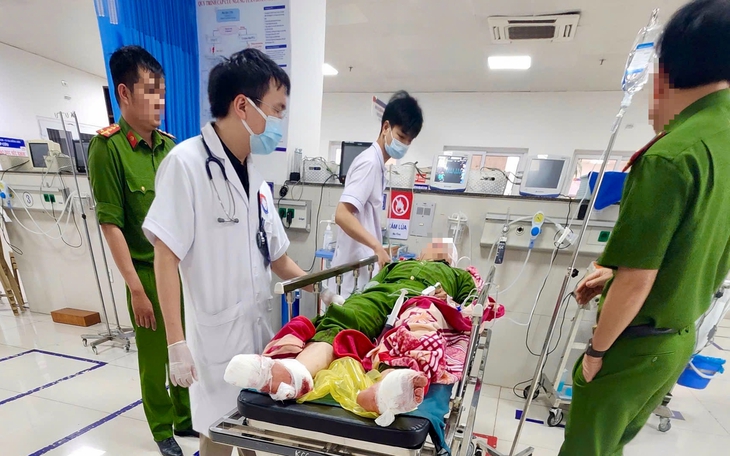 Bắc Ninh: Khởi tố 2 thanh thiếu niên đem kiếm chém người vì tiếng "nẹt pô" khiêu khích- Ảnh 3.