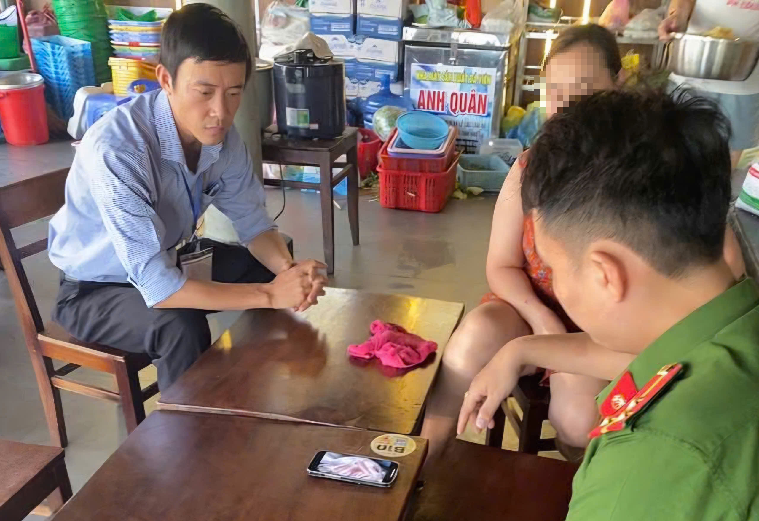 Phường ở Huế thông tin kết quả xác minh vụ 'đĩa cơm vỉa hè giá 100 nghìn"- Ảnh 1.