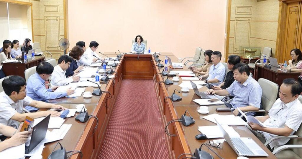 Tăng tính khả thi cho Luật Phòng bệnh bằng quy định báo cáo đồng bộ, đẩy mạnh chuyển đổi số trong giám sát dịch