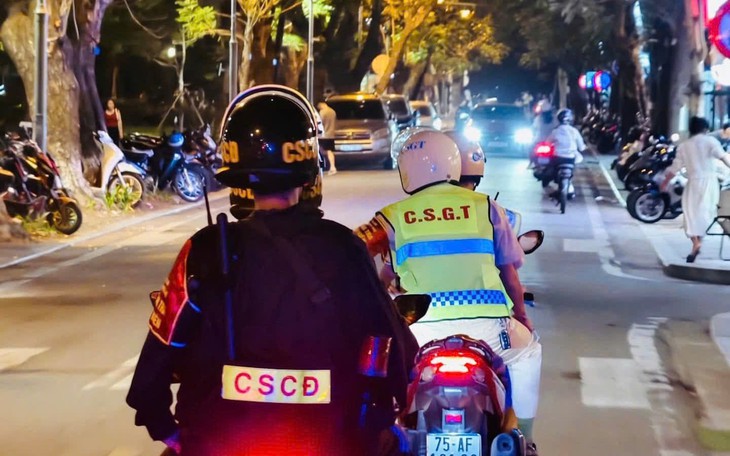 Xuyên đêm tuần tra, giữ bình yên phố phường xứ Huế dịp nghỉ lễ