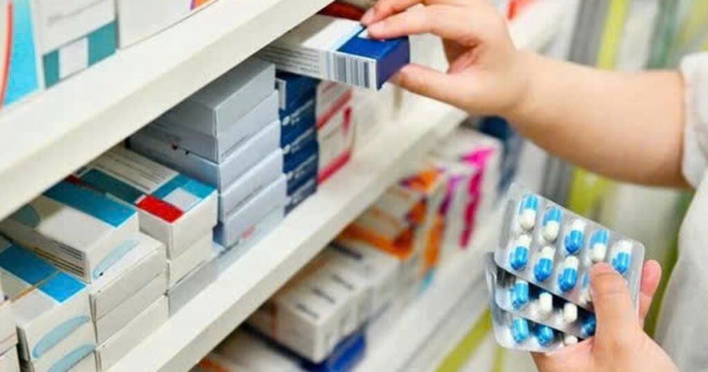 Bác sĩ kê đơn thuốc không phù hợp tình trạng bệnh có thể bị phạt tới 20 triệu đồng