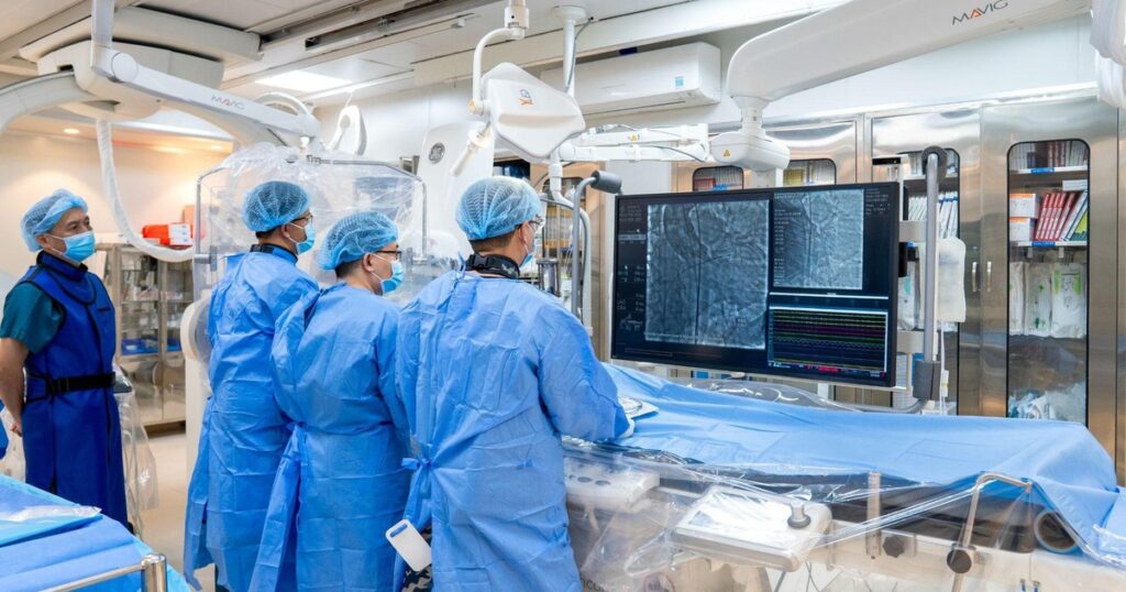 Bệnh viện Hoàn Mỹ Sài Gòn triển khai kỹ thuật thay van động mạch chủ qua da, mở ra cơ hội điều trị ít xâm lấn cho bệnh nhân tim mạch