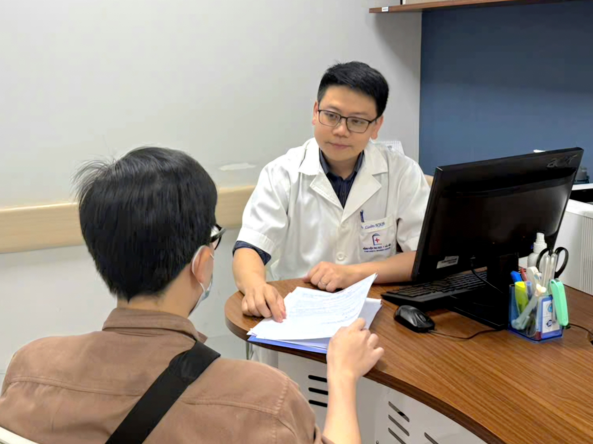 Bác sĩ nói gì về việc người nổi tiếng tự test nhanh ma túy để chứng minh trong sạch?- Ảnh 2.