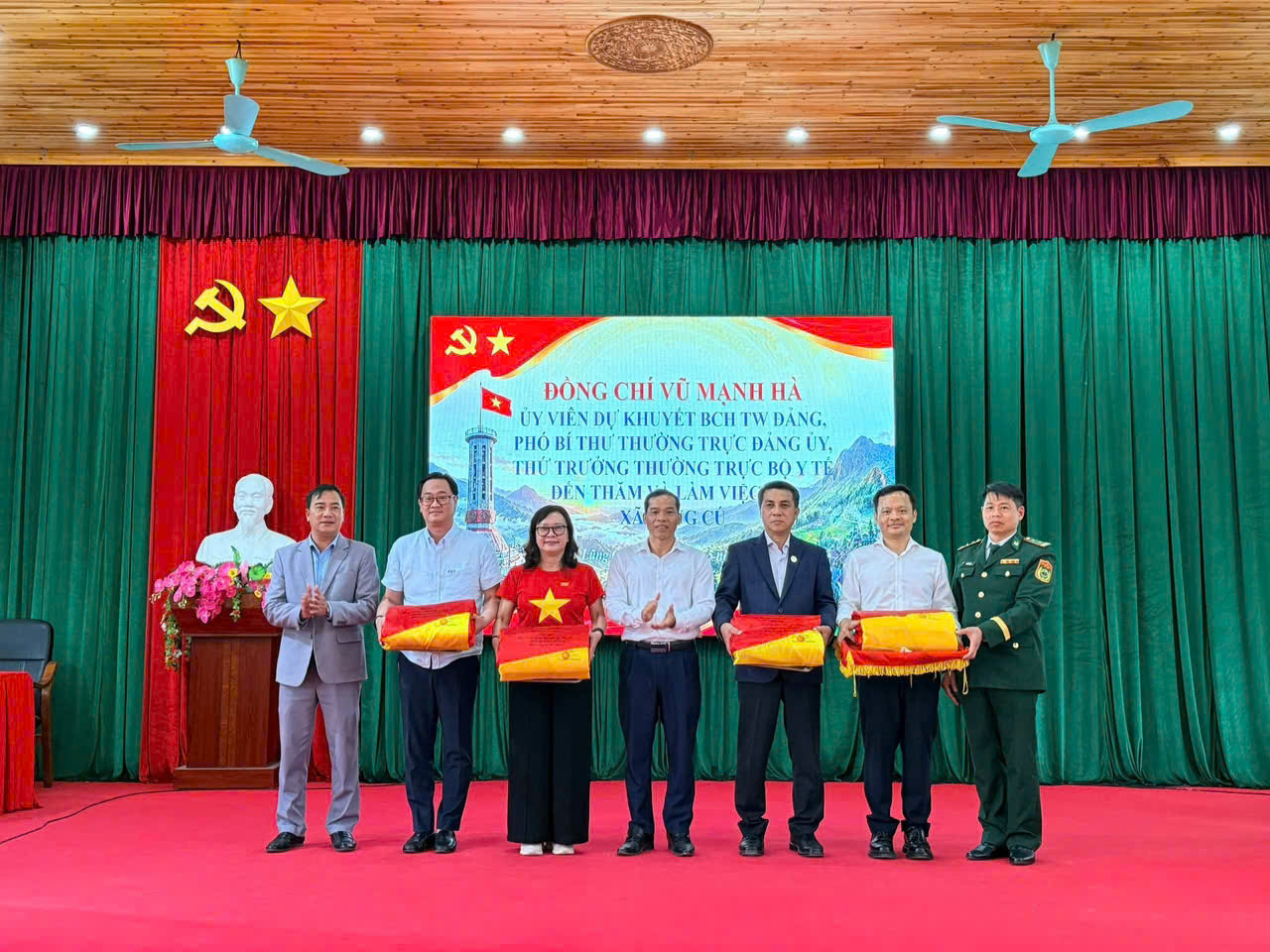 Từ Lũng Cú, Phố Bảng lan tỏa tinh thần phòng bệnh từ sớm, từ xa nơi vùng biên Tổ Quốc - Ảnh 6.