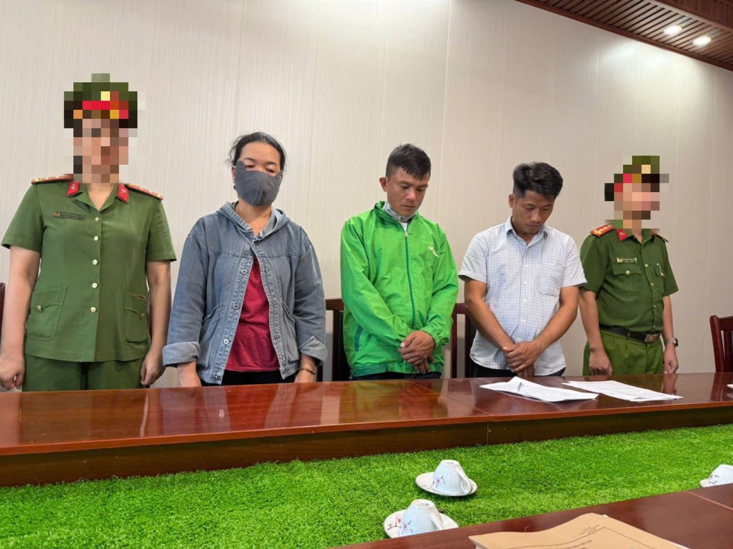 1441793929844419794-17785836770041244492128 Các đối tượng (từ trái sang phải) gồm: Lê Thị Kim Trang, Trần Thanh Hùng, Võ Thanh Tùng. Ảnh: CAKH