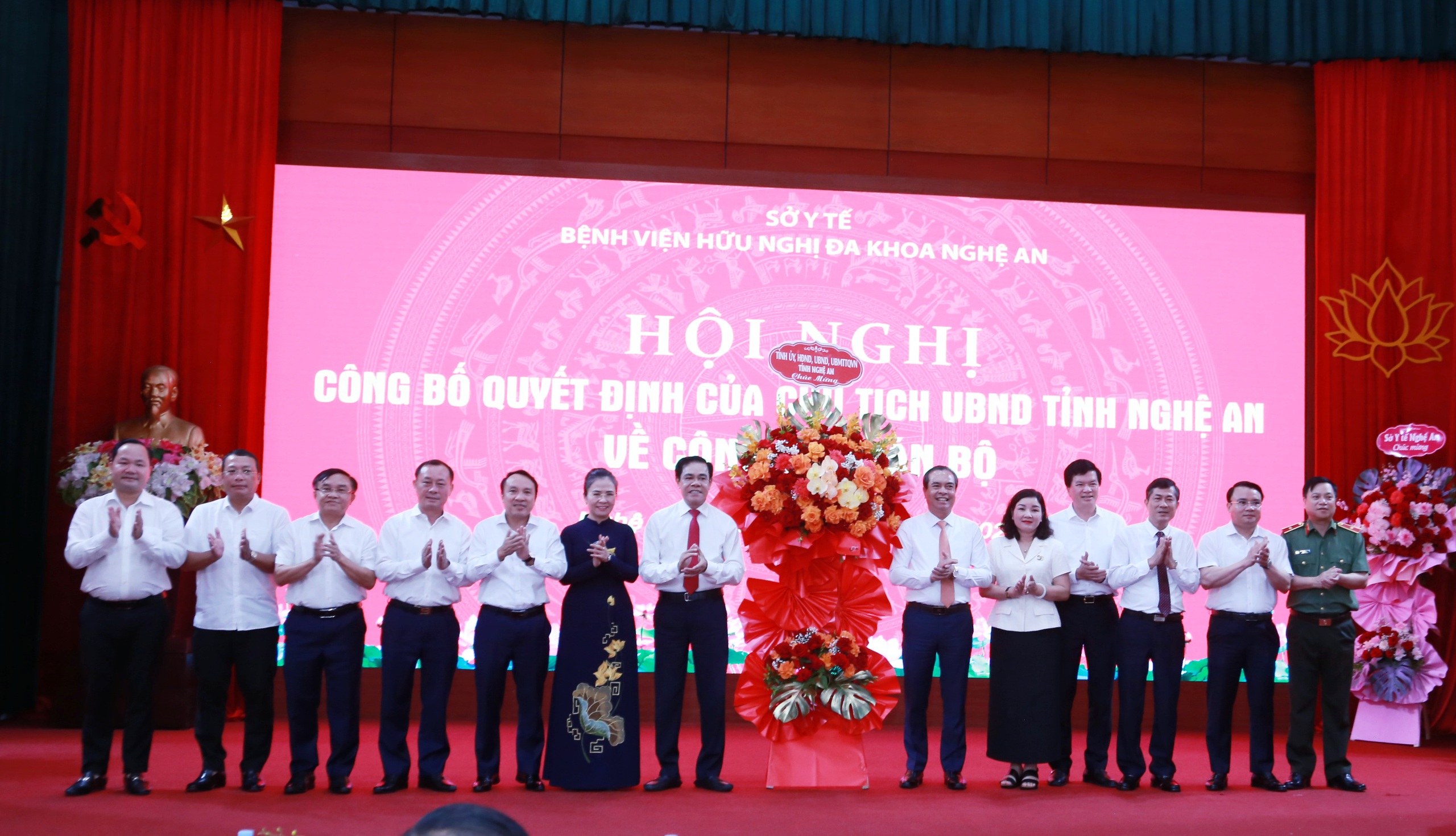 Tân Giám đốc Bệnh viện Hữu nghị Đa khoa Nghệ An: Xây dựng bệnh viện thông minh, chuyên nghiệp và hiện đại- Ảnh 4.