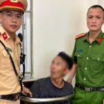 Thanh niên cầm bồ cào chặn xe, đập phá tài sản giữa phố Hà Nội