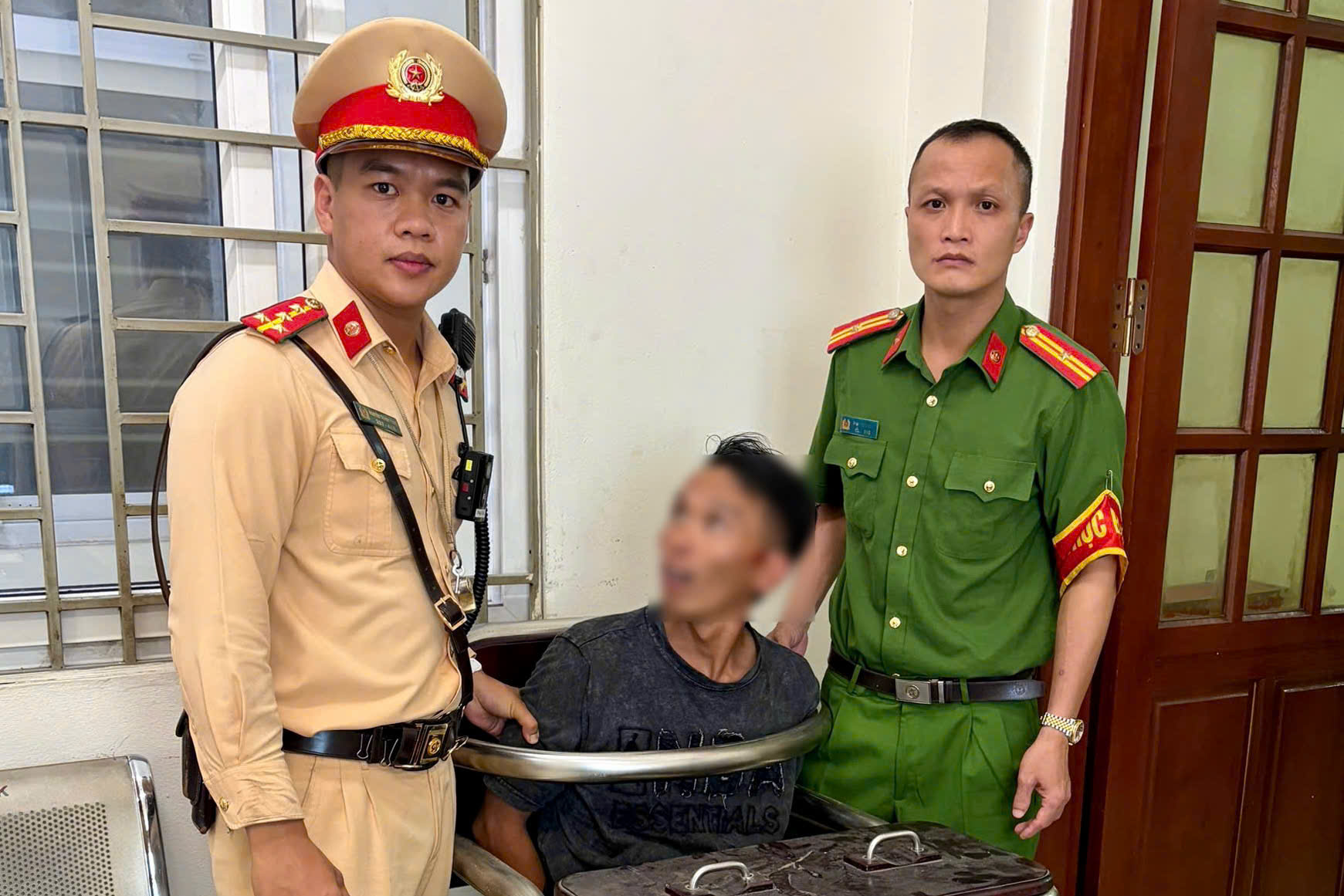 đập phá tài sản