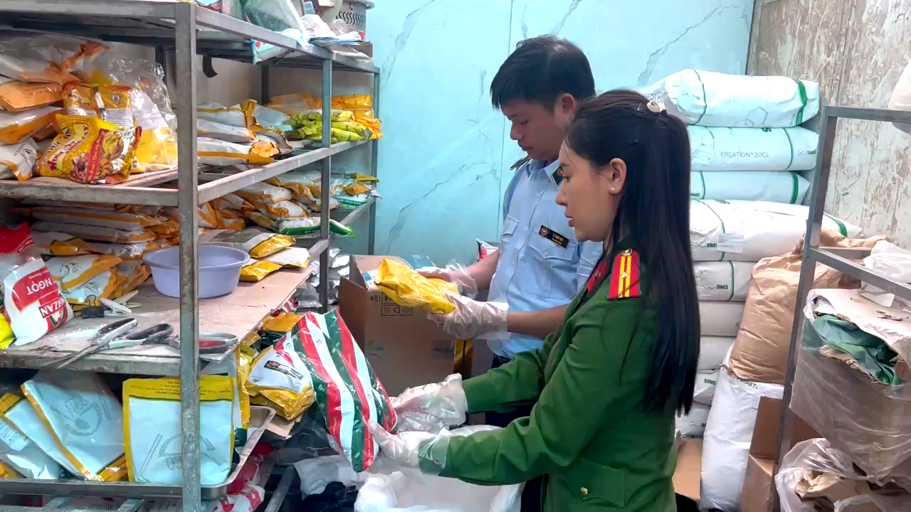 763553729964500000000still001-177847170383821383425 Liên tiếp phát hiện, xử lý nhiều vụ vi phạm an toàn thực phẩm ở Thanh Hóa- Ảnh 4.
