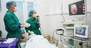 Gắp thành công dị vật phế quản ở vị trí hiếm gặp