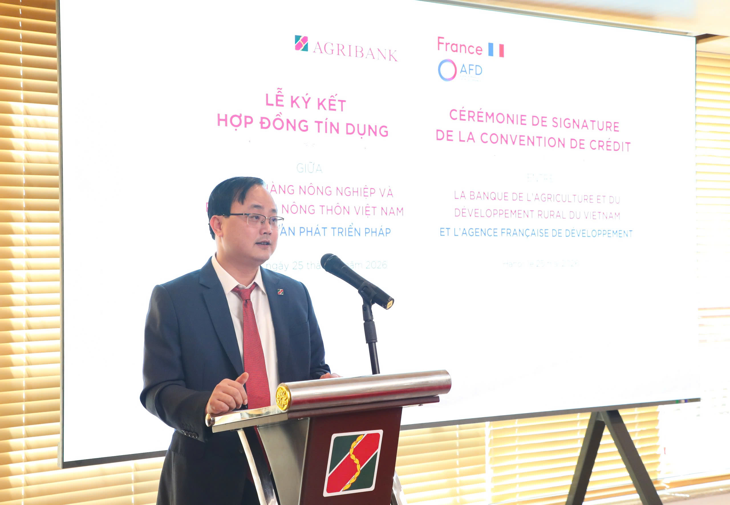 a2-1779702202560147205447 Agribank ký kết Hợp đồng tín dụng Hạn mức tài chính khí hậu với Cơ quan Phát triển Pháp- Ảnh 2.