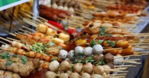 Những món ăn bán cổng trường phụ huynh cần lưu ý