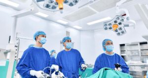 Vinmec Hạ Long cứu nữ bệnh nhân 45 tuổi thoát nguy cơ thủng đại tràng do polyp tái phát phức tạp