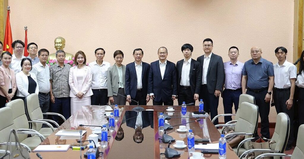 Thứ trưởng Nguyễn Tri Thức tiếp, làm việc với Chủ tịch Tập đoàn SunWah cùng các doanh nghiệp Trung Quốc