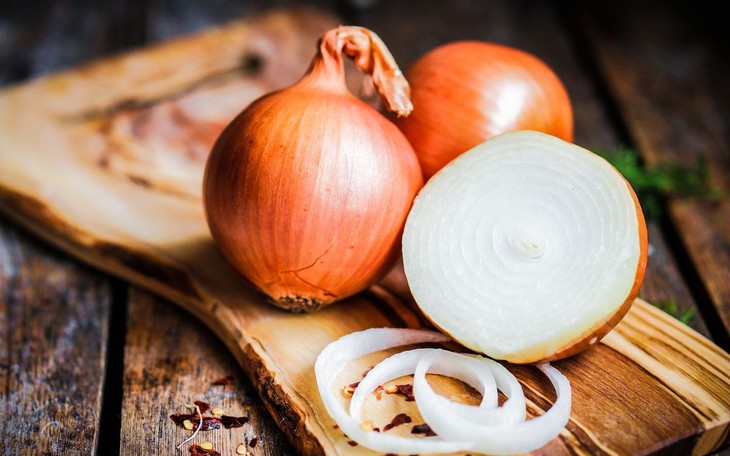 Những tác dụng phụ cần lưu ý của hành tây