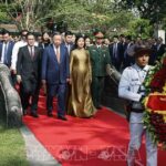 Tổng Bí thư, Chủ tịch nước Tô Lâm dâng hoa tại Tượng đài Chủ tịch Hồ Chí Minh ở Philippines