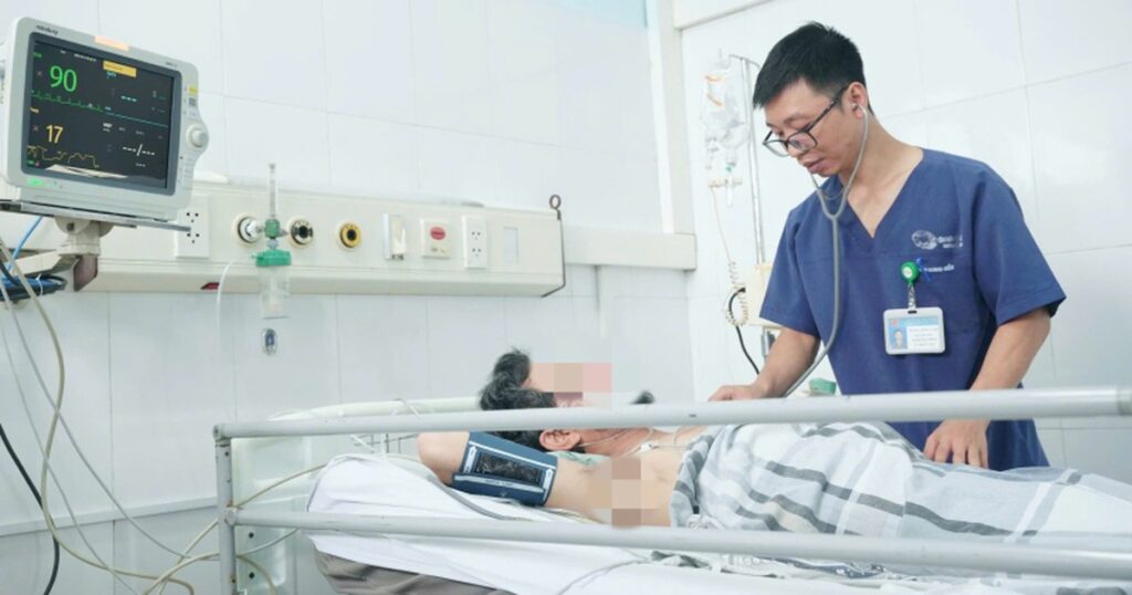 Cấp cứu bệnh nhân sốc nhiệt nguy kịch do nắng nóng