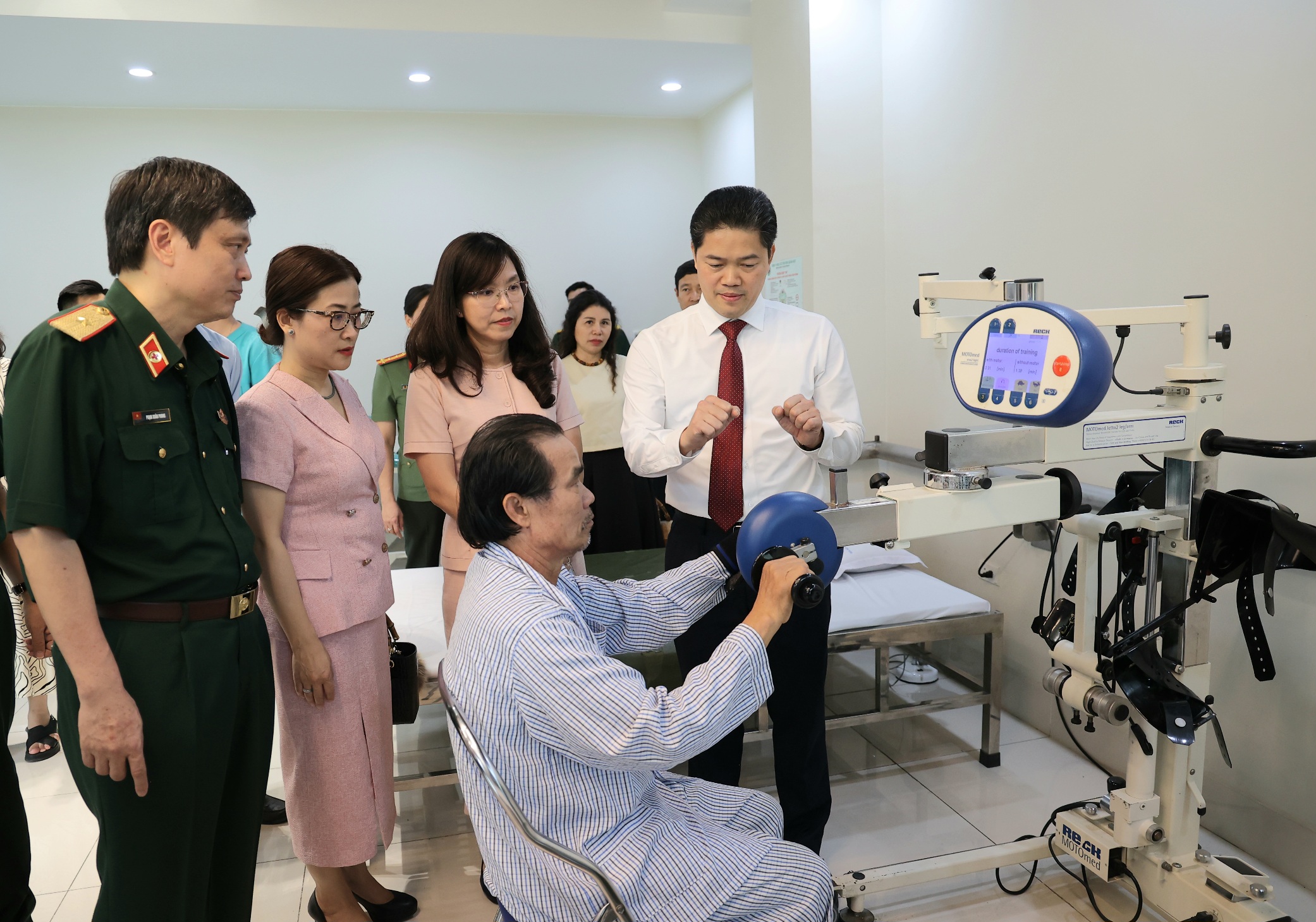 Đề xuất đổi mới chính sách BHYT để nâng tỷ trọng chi cho thuốc y học cổ truyền- Ảnh 3.