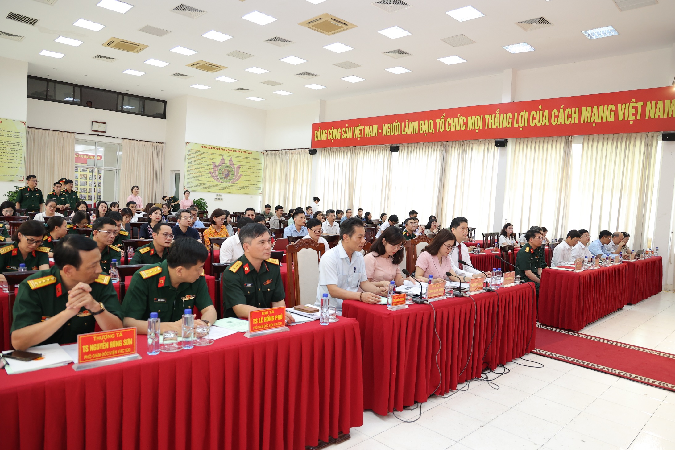 Đề xuất đổi mới chính sách BHYT để nâng tỷ trọng chi cho thuốc y học cổ truyền- Ảnh 2.