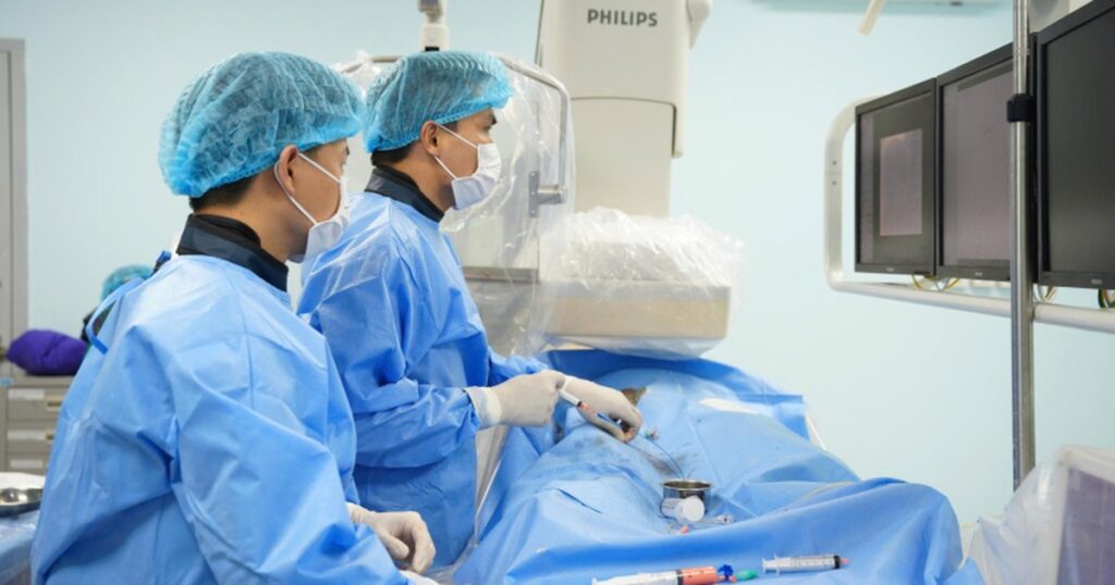 Cứu sống nữ du khách Trung Quốc vỡ lách độ IV nguy kịch