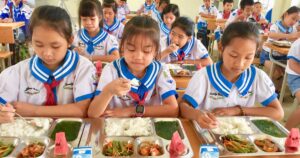 Bộ Y tế hướng dẫn xây dựng bữa ăn học đường đủ dinh dưỡng cho học sinh