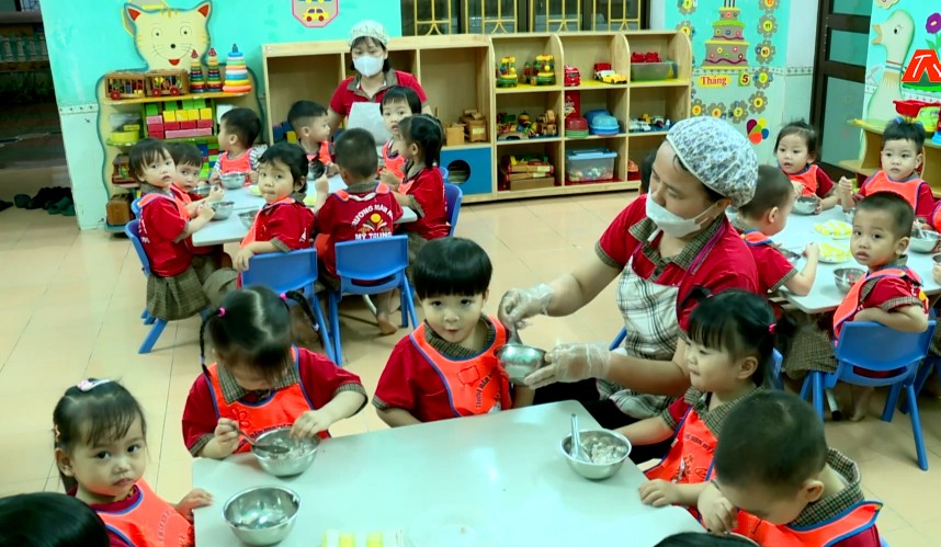 Siết chặt quản lý an toàn thực phẩm trường học: Không để thực phẩm bẩn len lỏi vào bữa ăn bán trú- Ảnh 1.