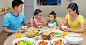 Tăng sức đề kháng cho trẻ trong ngày hè bằng bữa ăn hàng ngày