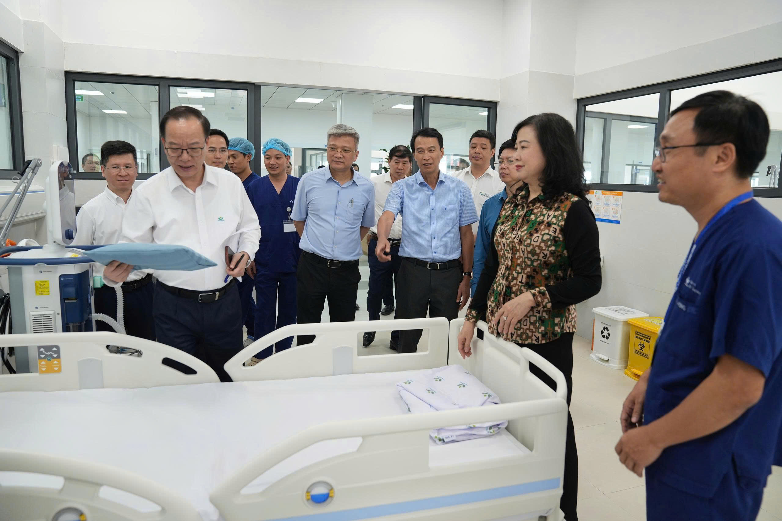 butt-1778894042741109913260 Bộ trưởng Bộ Y tế Đào Hồng Lan: Khẩn trương hoàn thiện các điều kiện để Cơ sở 2 Bệnh viện Nhi Trung ương hoạt động từ ngày 1/6- Ảnh 7.