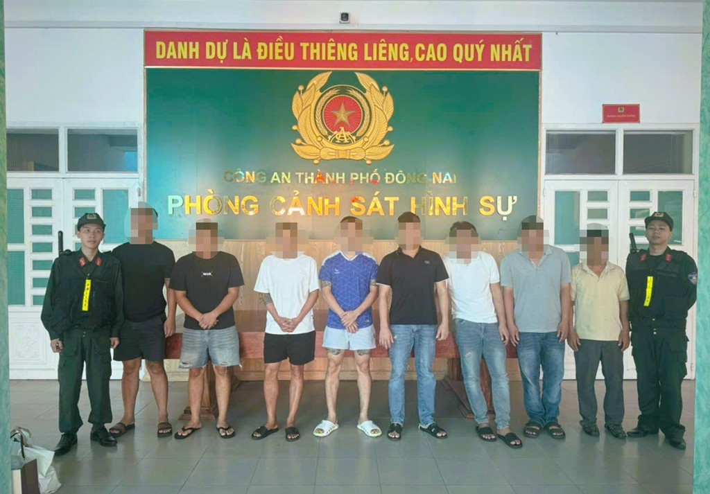 ca-do-bong-da-1779005073028267850421-1 Triệt phá đường dây cá độ bóng đá trên website 'Bong88', bắt giữ 12 đối tượng- Ảnh 1.