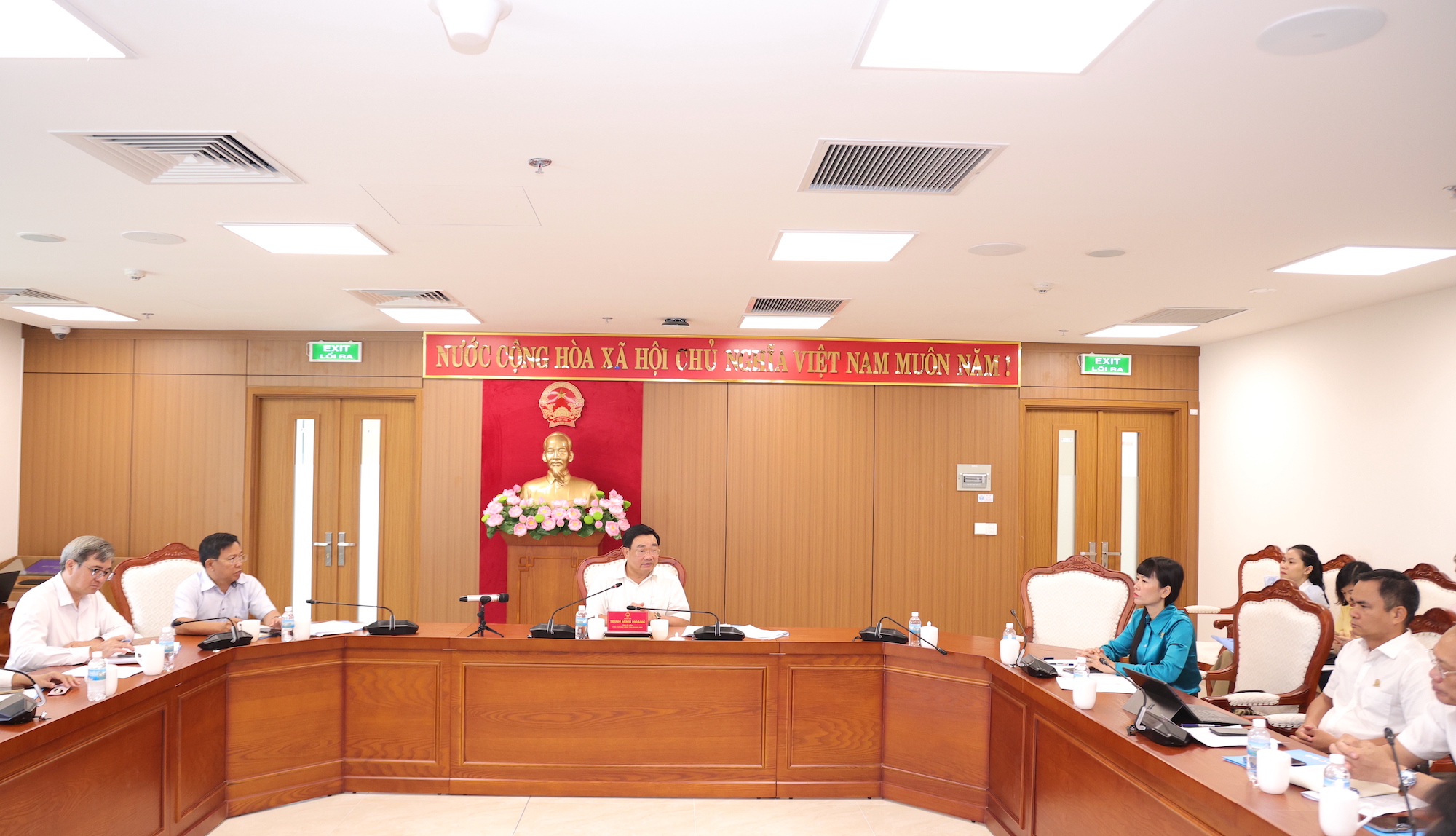 Loài chim tạo nên đặc sản nổi tiếng bị giăng nhiều 'lưới tàng hình' săn bắt- Ảnh 1.