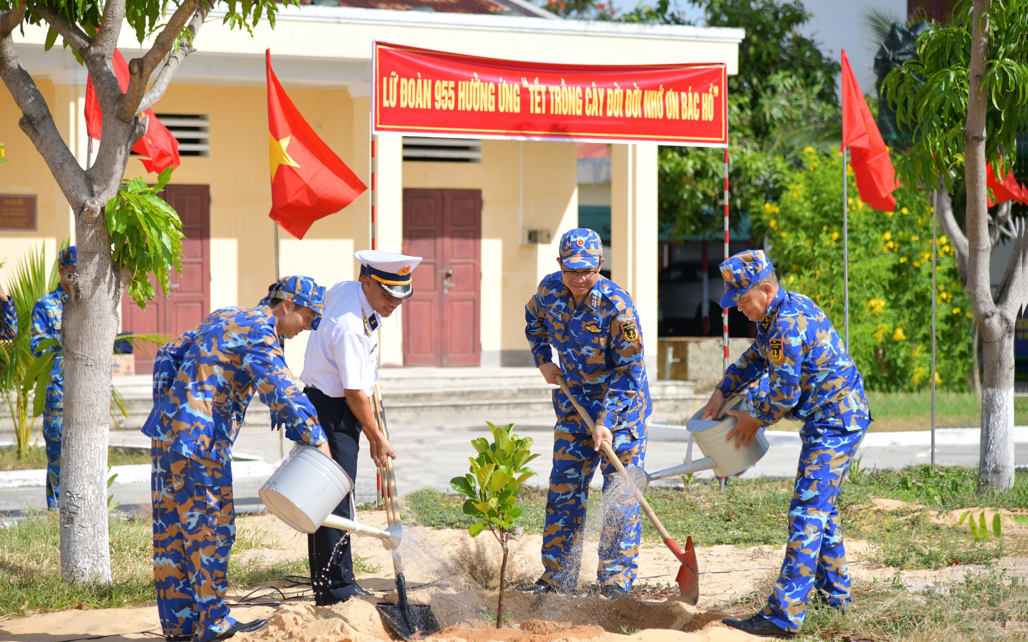 Lữ đoàn 955 phát động "Tết trồng cây đời đời nhớ ơn Bác Hồ"