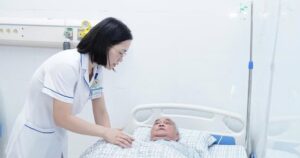 Viên chức ngạch kỹ thuật viên muốn chuyển sang chức danh Dinh dưỡng hạng IV cần điều kiện gì?