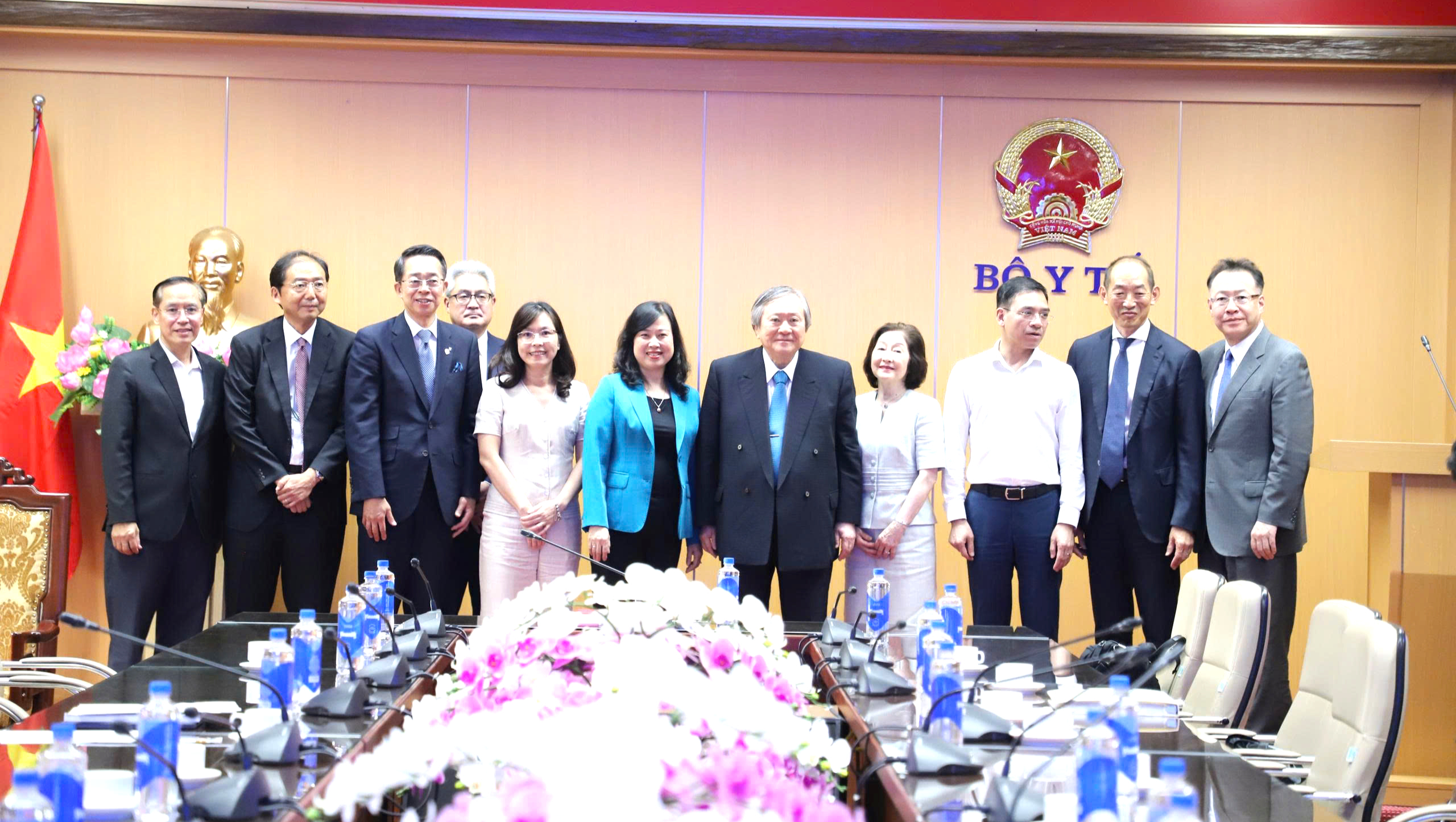 Bộ trưởng Đào Hồng Lan tiếp Chủ tịch trường Đại học Quốc tế Y tế phúc lợi Nhật Bản- Ảnh 4.