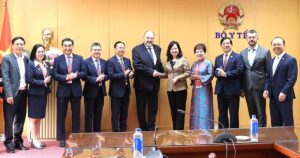 Bộ trưởng Bộ Y tế Đào Hồng Lan tiếp, làm việc với Chủ tịch Liên đoàn Nha khoa Thế giới
