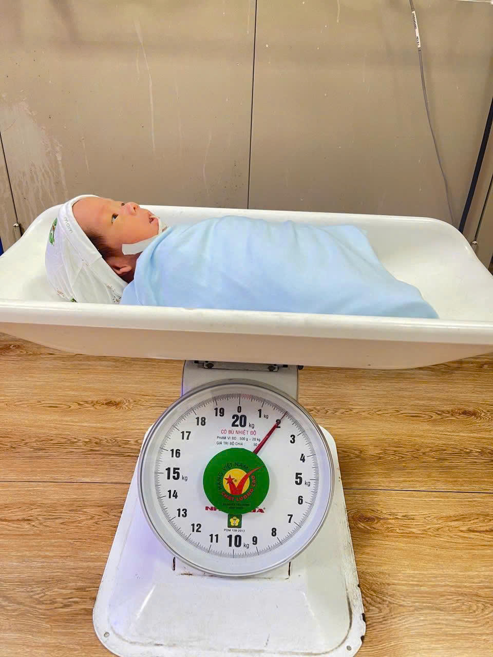 Hành trình 42 ngày giành lại sự sống cho em bé sinh non 28 tuần của bệnh viện Kiến An, Hải Phòng- Ảnh 2.