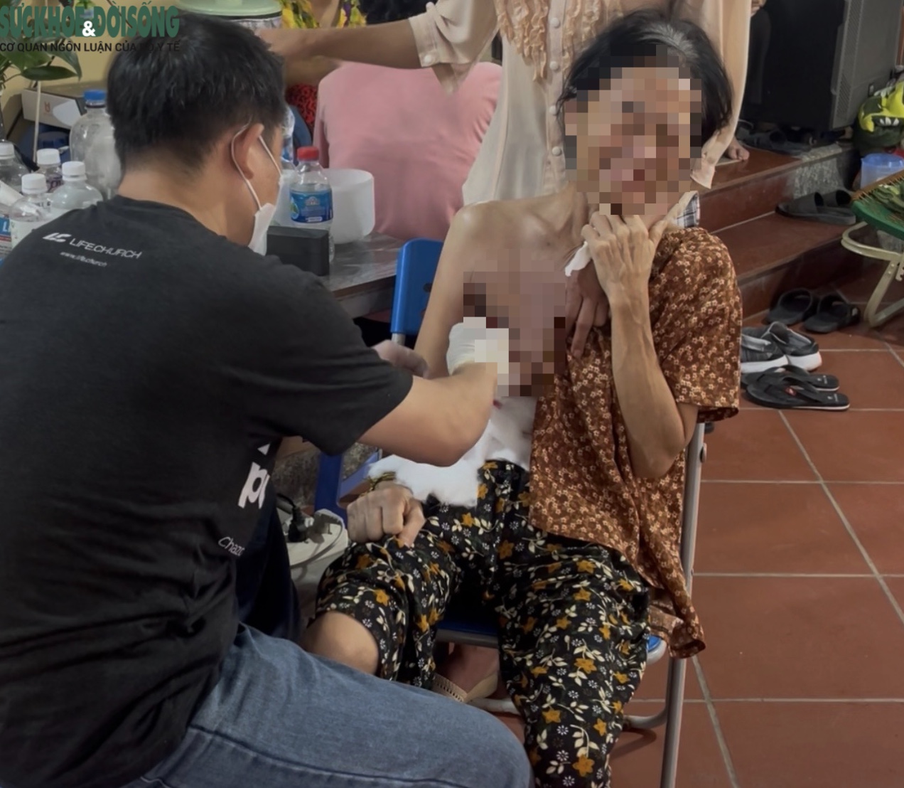 hinh-anh-16-5-26-luc-1609-17790699272131539900068 Ngang nhiên 'mổ' khối u ngay tại cơ sở chữa bệnh bằng nước: Không tuân theo quy chuẩn y khoa nào, cơ quan chức năng cần vào cuộc- Ảnh 4.