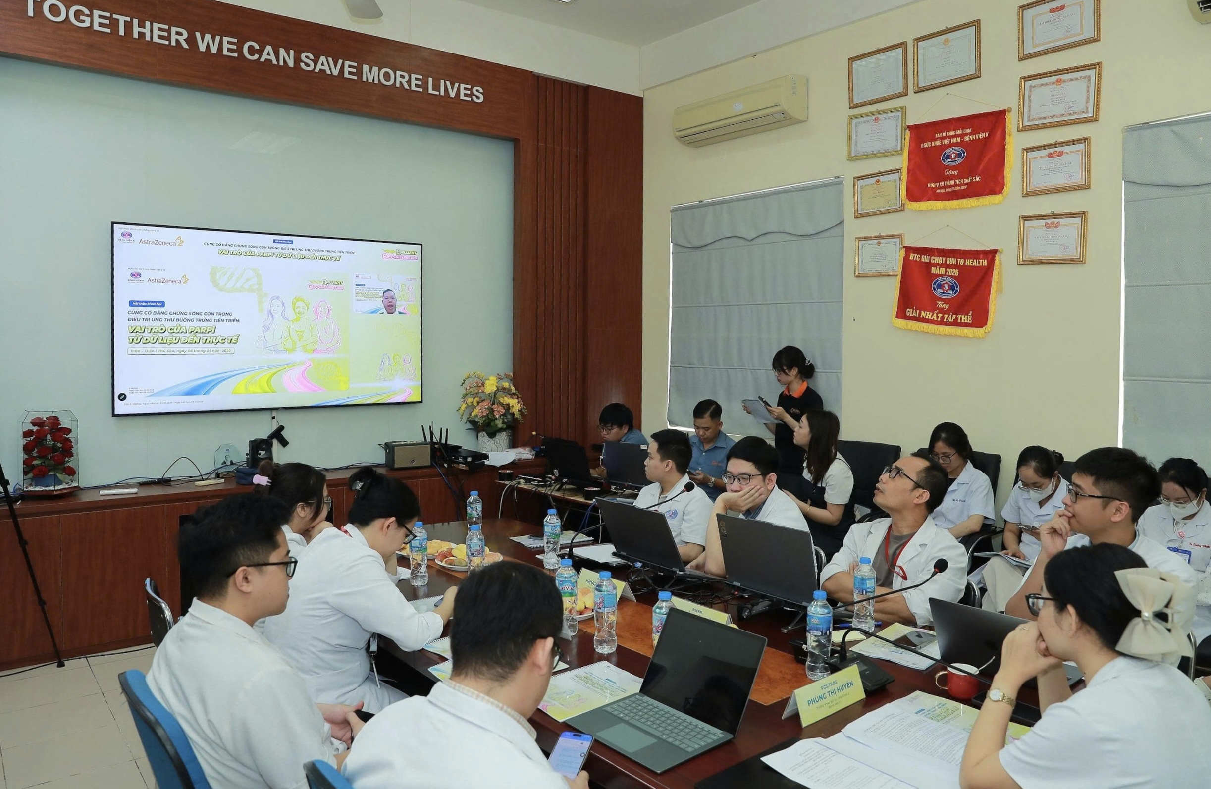 hoi-thao-quy-tu-cac-chuyen-gia-hang-dau-ve-ung-buou-tren-ca-nuoc-thong-qua-hinh-thuc-truc-tiep-va-truc-tuyen-17783307548611997124256 Khoảng 7% ung thư buồng trứng có tính chất gia đình- Ảnh 1.