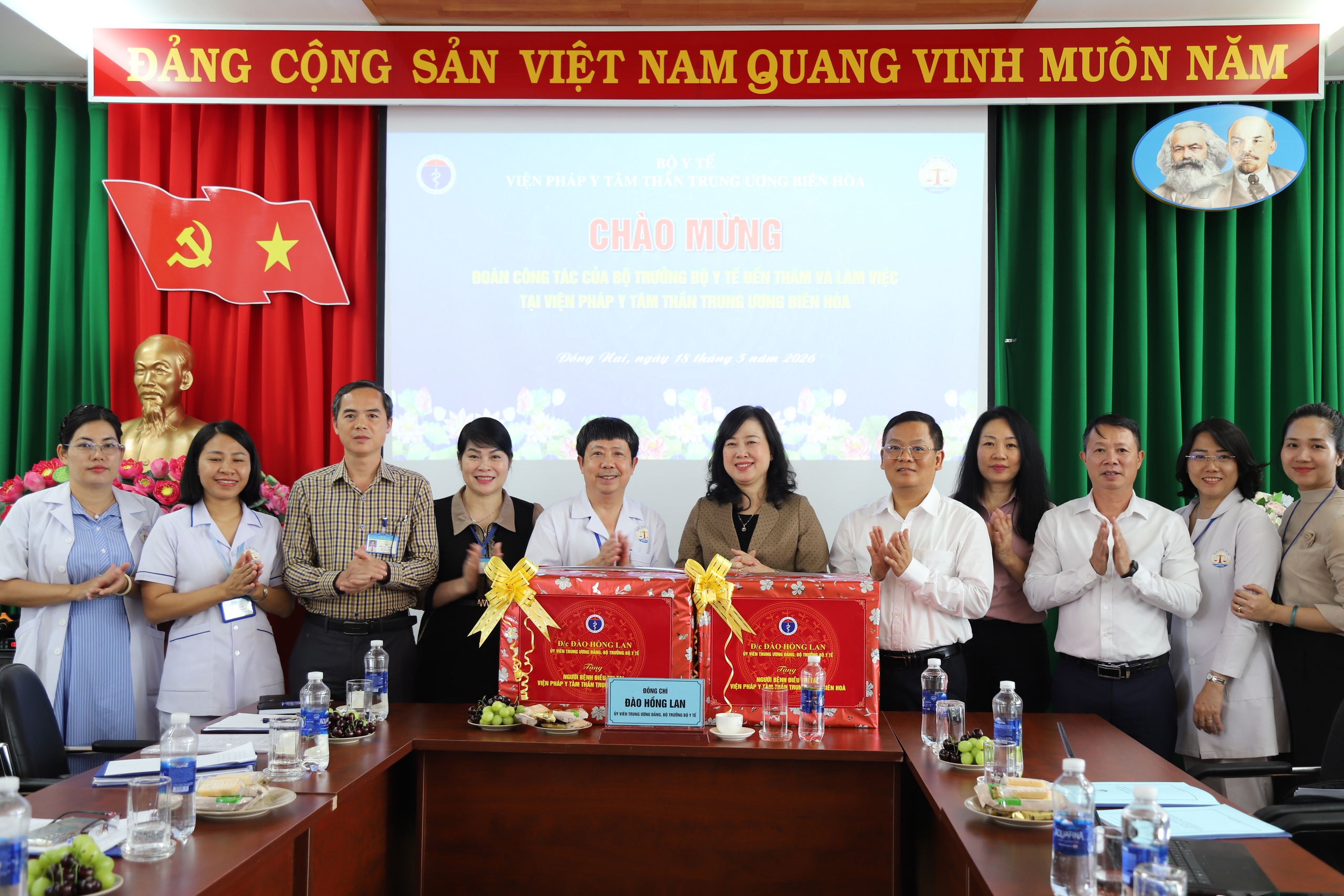 Bộ trưởng Đào Hồng Lan: Cần đặc biệt quan tâm chăm sóc sức khỏe tâm thần từ sớm- Ảnh 4.