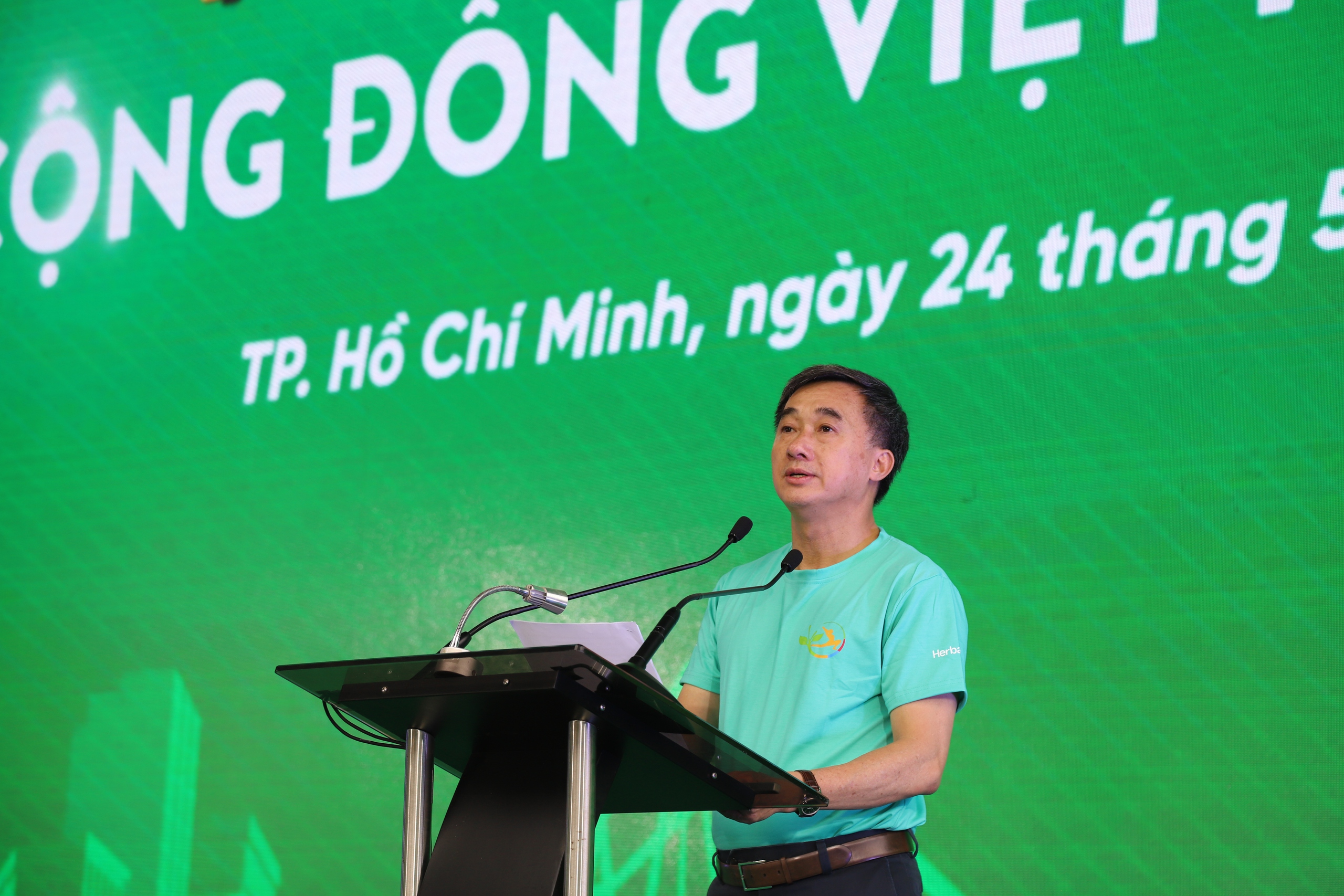 Thứ trưởng Bộ Y tế Trần Văn Thuấn: Phòng bệnh ngay từ mâm cơm, giấc ngủ- Ảnh 1.