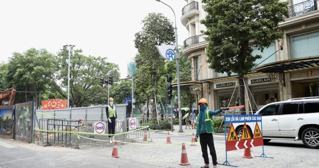 Hà Nội rào chắn loạt tuyến phố trung tâm để thi công chống ngập úng