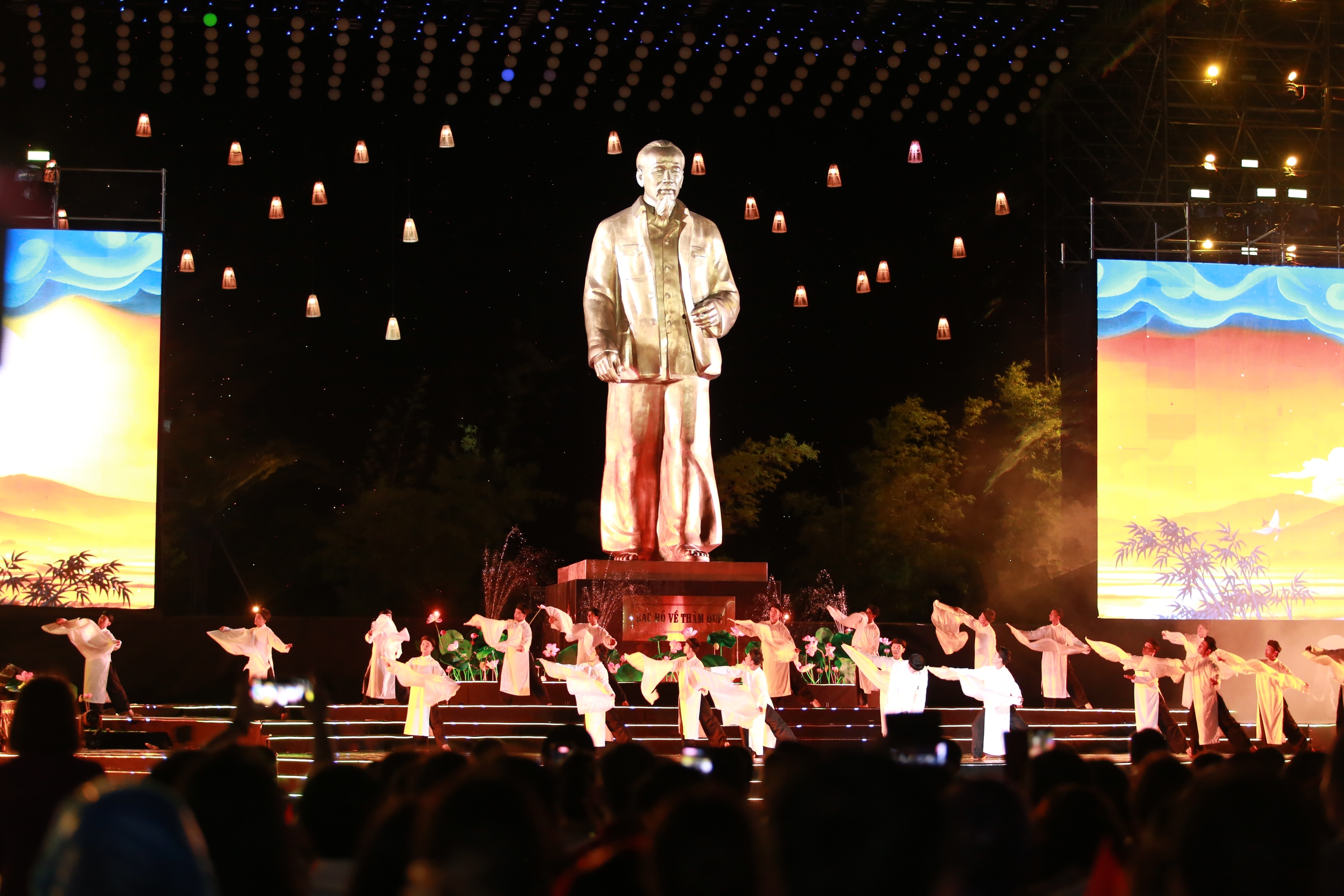 Khai mạc Lễ hội Làng Sen 2026, Nghệ An báo công với Bác bằng loạt dự án trọng điểm- Ảnh 2.