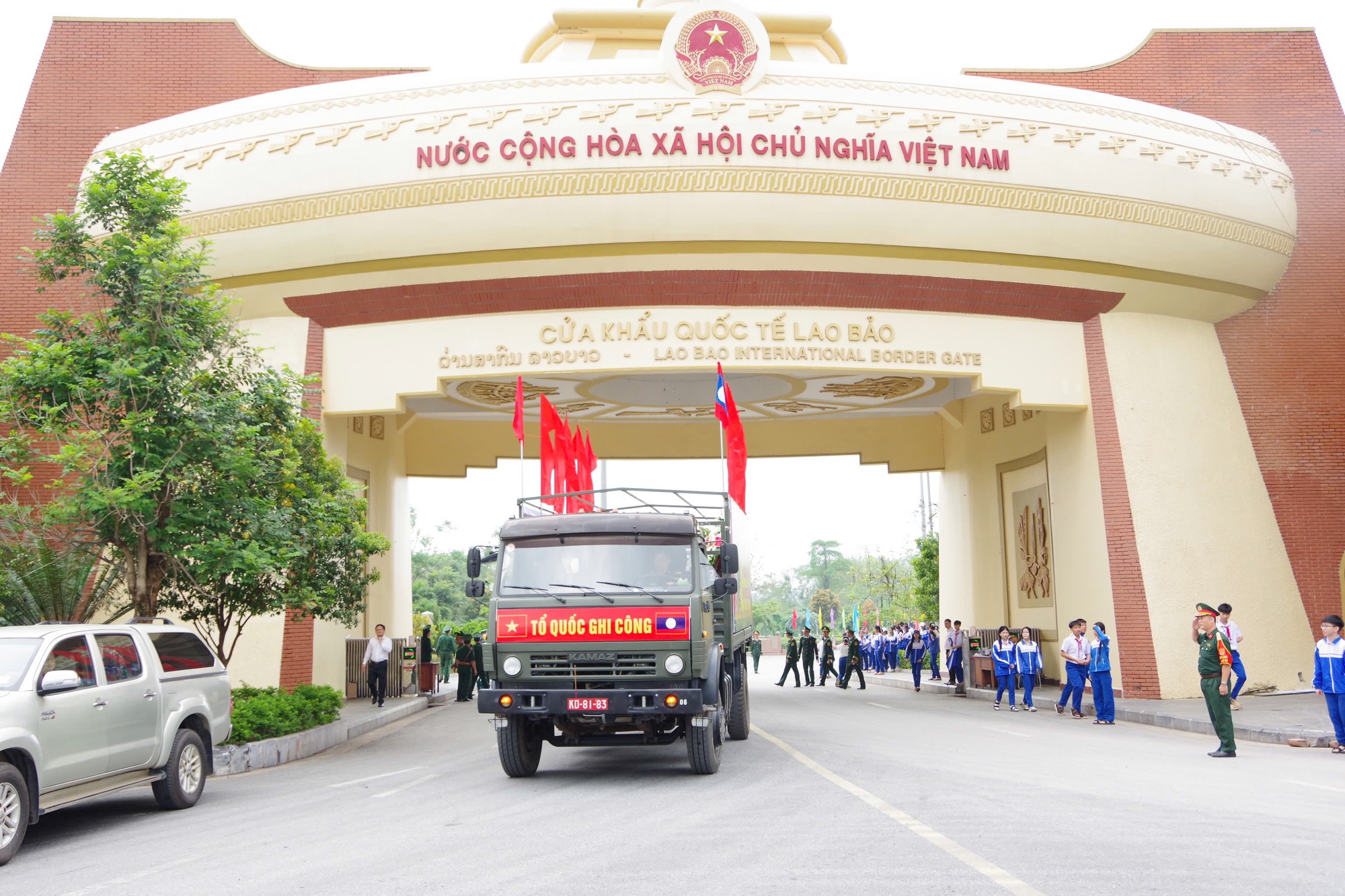 Đất mẹ đón 28 hài cốt liệt sĩ hy sinh tại chiến trường Lào trở về- Ảnh 1.