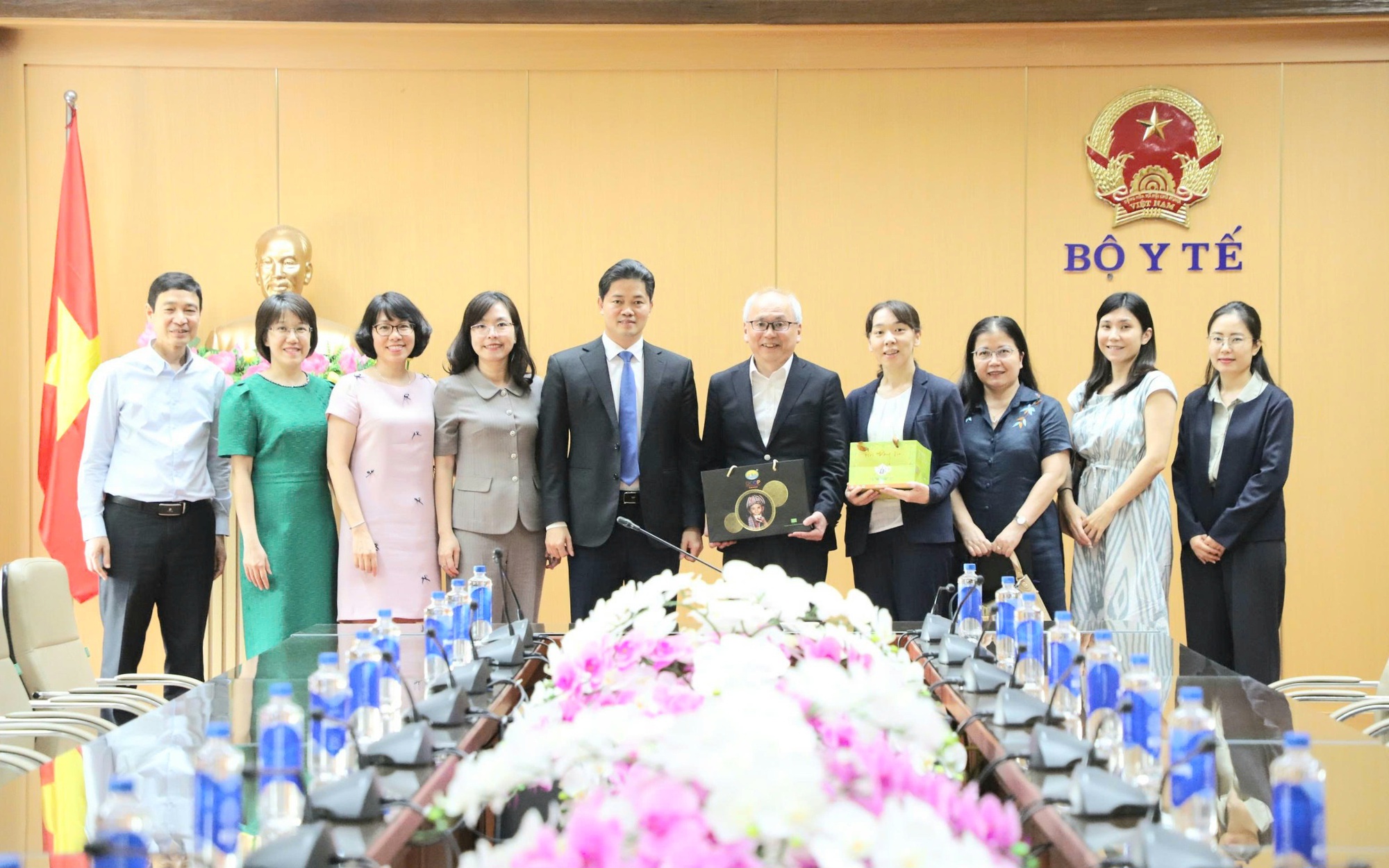 Thứ trưởng Thường trực Vũ Mạnh Hà tiếp, làm việc với Liên minh đổi mới phòng chống dịch bệnh- Ảnh 8.