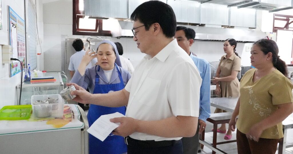 Tháng cao điểm kiểm tra an toàn thực phẩm phát hiện hơn 5.700 cơ sở vi phạm, xử phạt gần 22,5 tỉ đồng