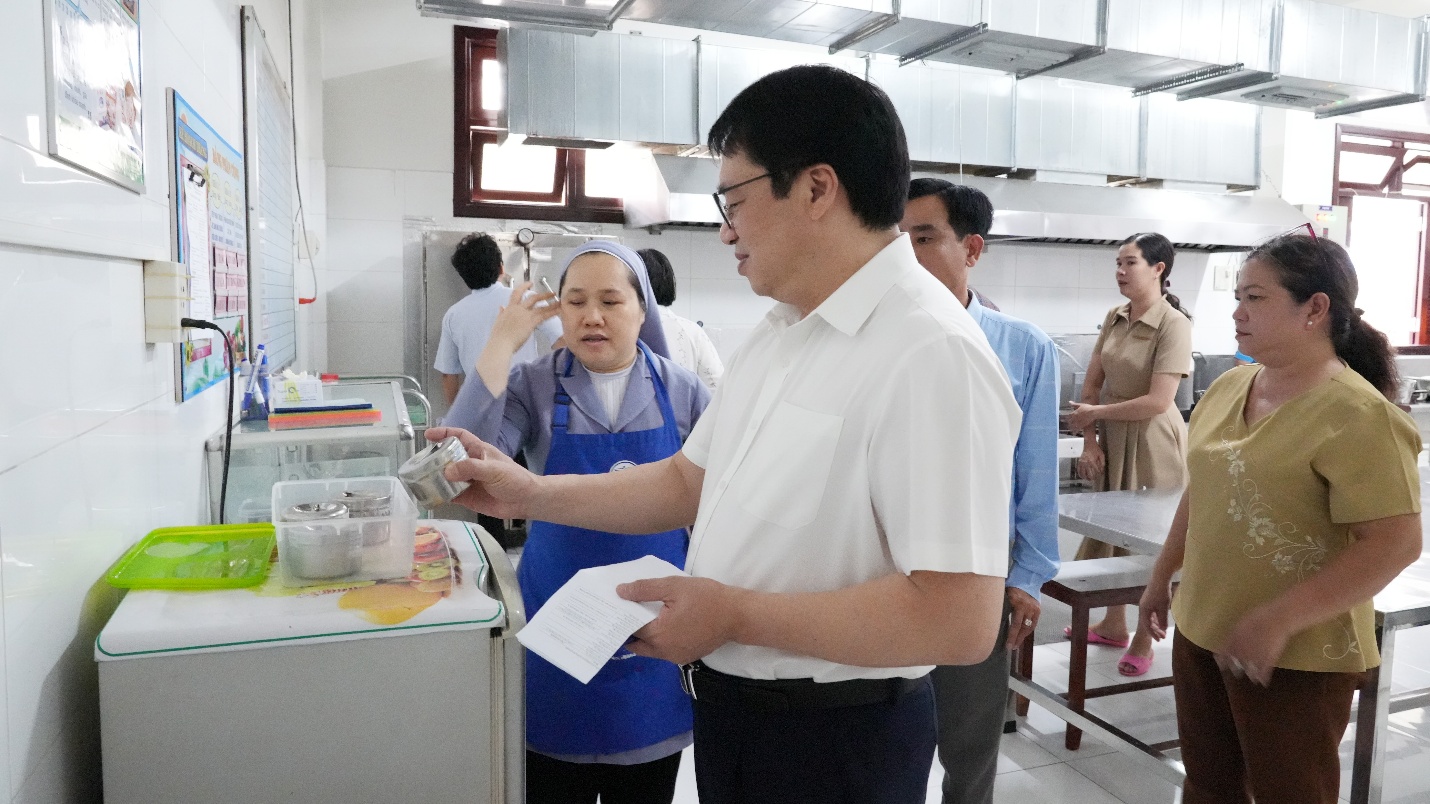 Tháng cao điểm kiểm tra an toàn thực phẩm phát hiện hơn 5.700 cơ sở vi phạm, xử phạt gần 22,5 tỉ đồng- Ảnh 1.