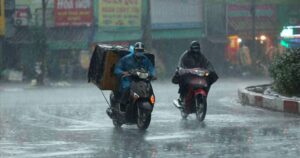 Miền Bắc mưa dông hết ngày mai, sau đó sẽ nắng nóng gay gắt