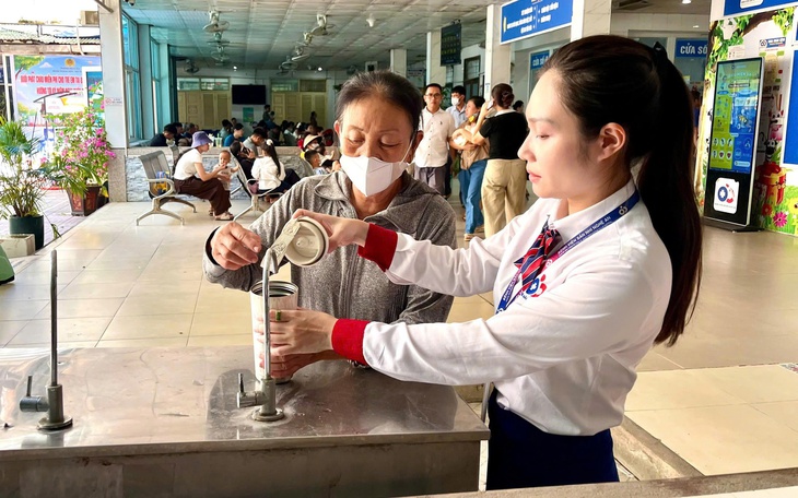 Nắng nóng hơn 40 độ C, bệnh viện tăng cường chống nóng cho người bệnh