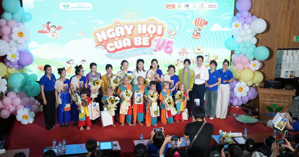 Mang Tết Thiếu nhi đủ đầy đến với những em nhỏ đang điều trị trong bệnh viện