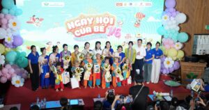 Mang Tết Thiếu nhi đủ đầy đến với những em nhỏ đang điều trị trong bệnh viện